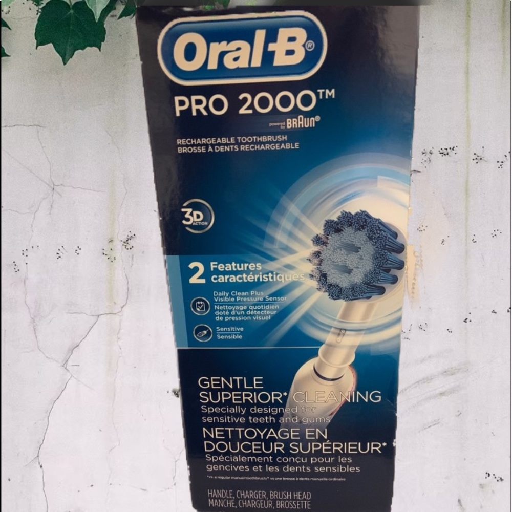New Oral B Pro 2000 Toothbrush